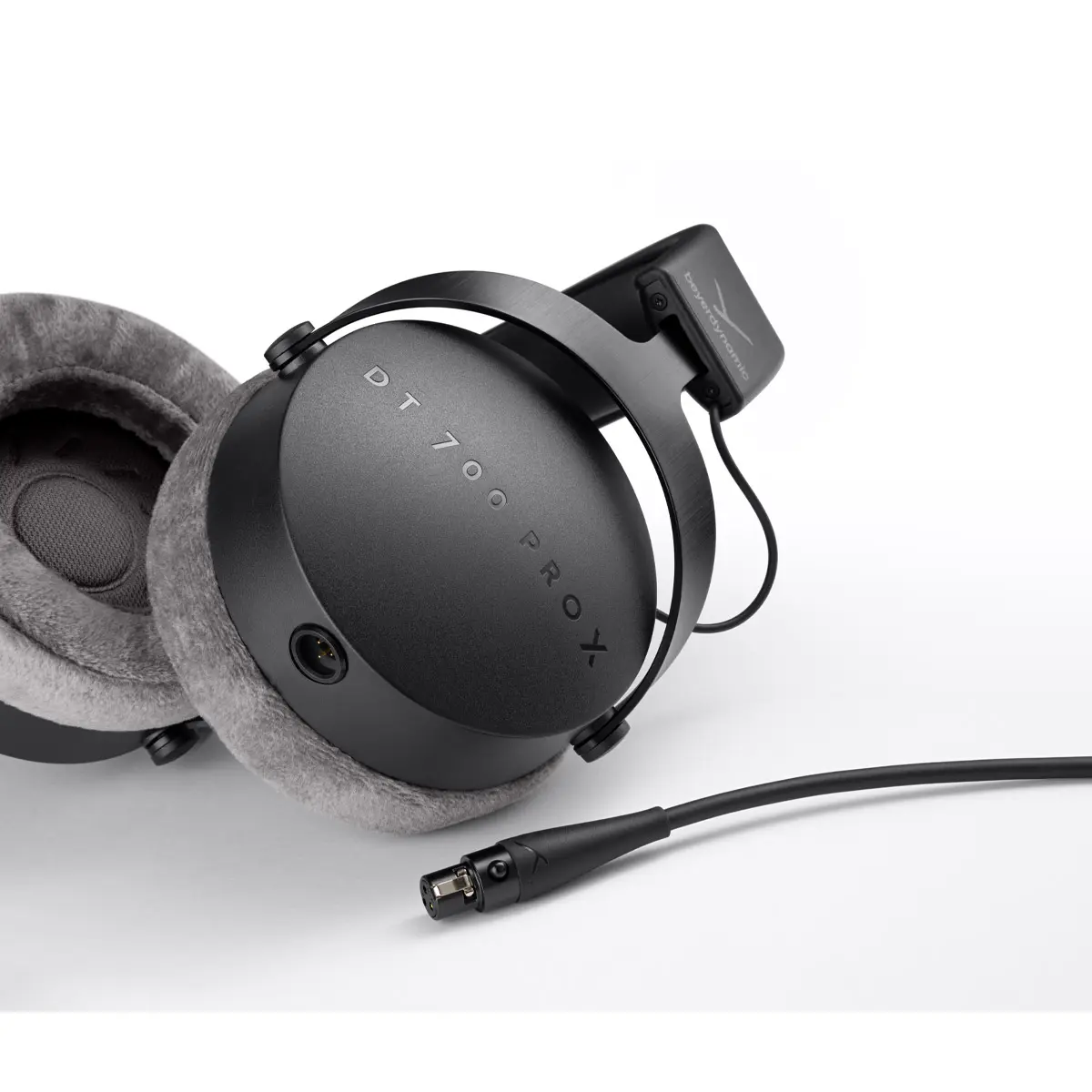 Closed studio headphones for monitoring & recording: DT 700 PRO X | beyerdynamic